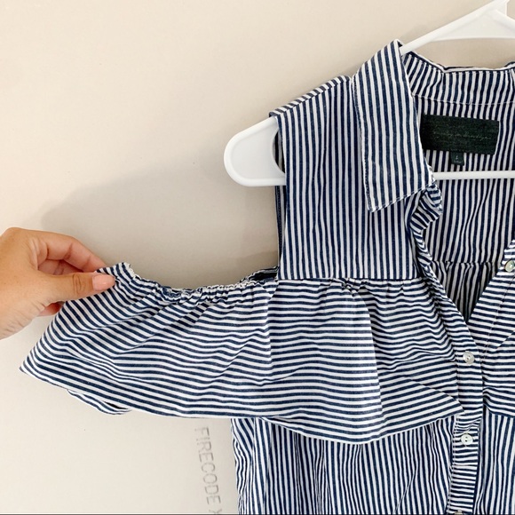 Cold shoulder button down - Picture 3 of 4